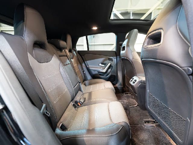 MERCEDES BENZ CLA Shooting Brake