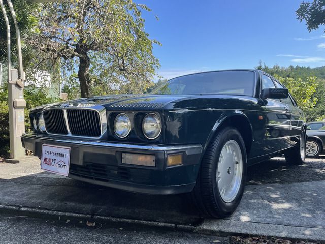 JAGUAR XJseries sedan
