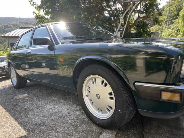 JAGUAR XJseries sedan
