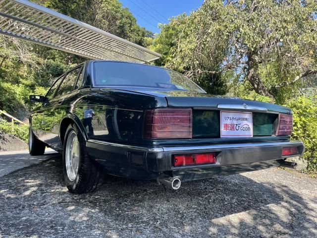 JAGUAR XJseries sedan