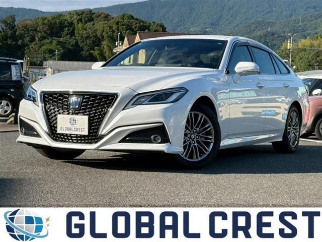 CROWN sedan hybrid