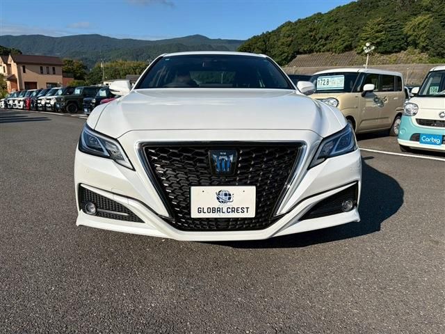 CROWN sedan hybrid