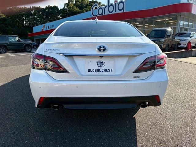 CROWN sedan hybrid