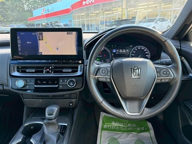 CROWN sedan hybrid