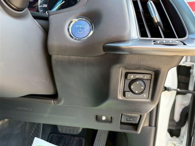 CROWN sedan hybrid