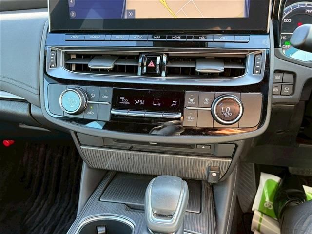 CROWN sedan hybrid