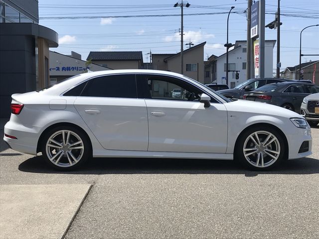 AUDI A3 Sedan