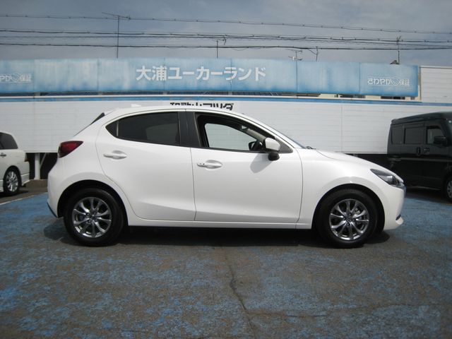 MAZDA2