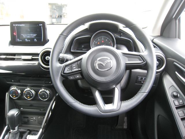 MAZDA2