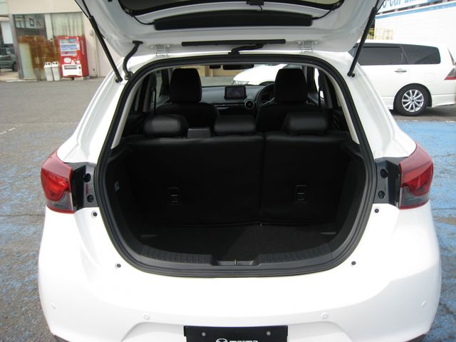 MAZDA2