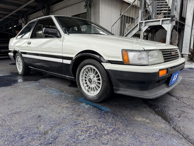 COROLLA LEVIN