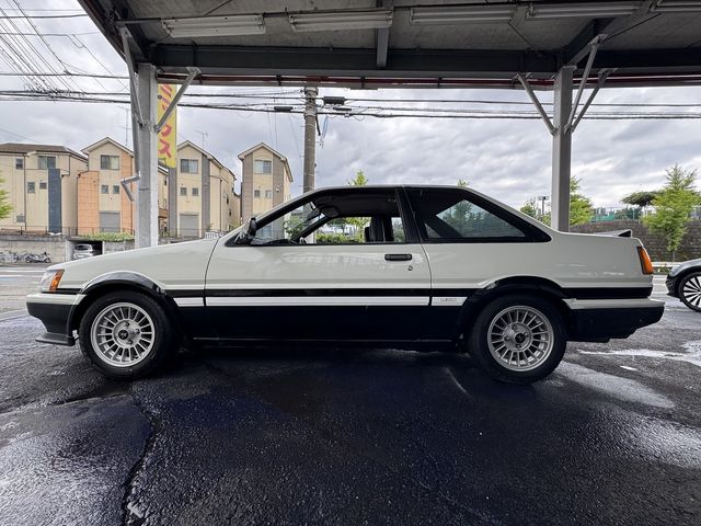 COROLLA LEVIN