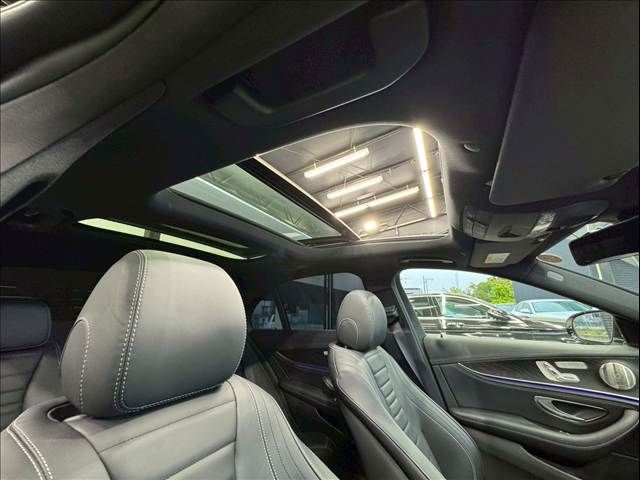MERCEDES BENZ E class sedan