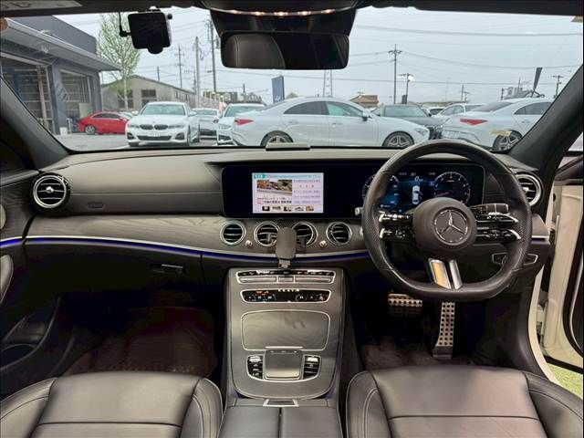 MERCEDES BENZ E class sedan