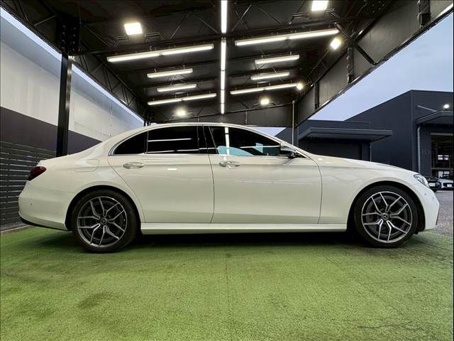 MERCEDES BENZ E class sedan
