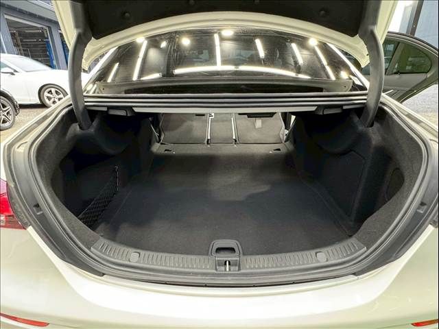 MERCEDES BENZ E class sedan