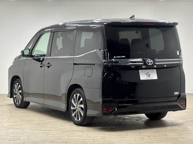 VOXY HYBRID