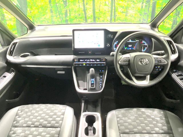 VOXY HYBRID