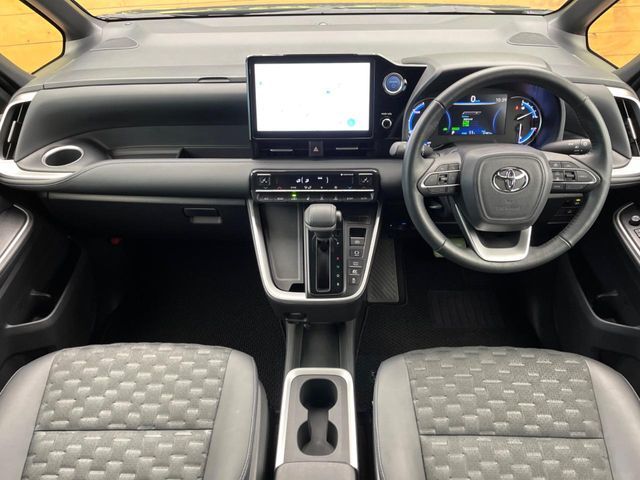 VOXY HYBRID