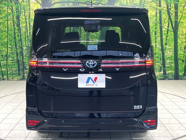 VOXY HYBRID
