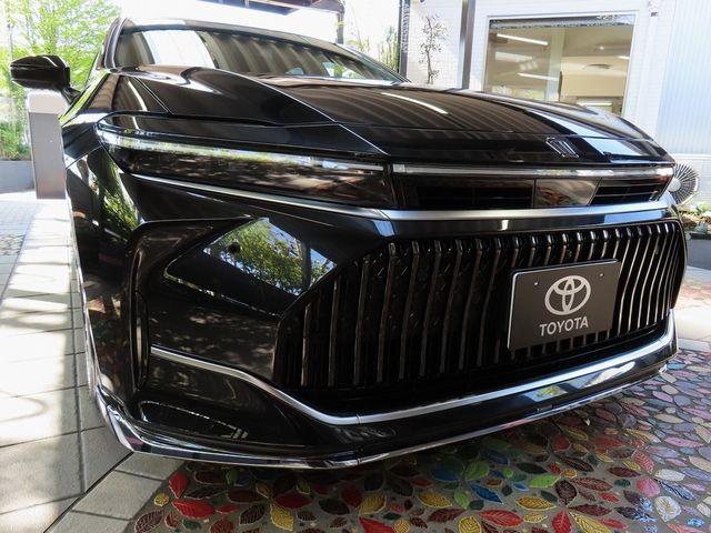 CROWN sedan hybrid