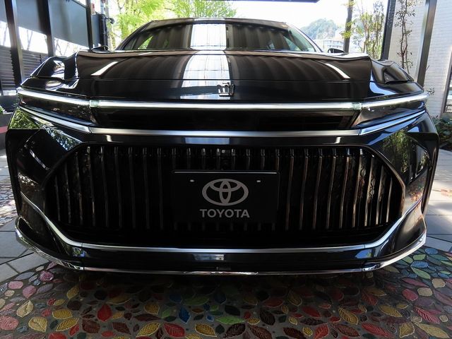 CROWN sedan hybrid