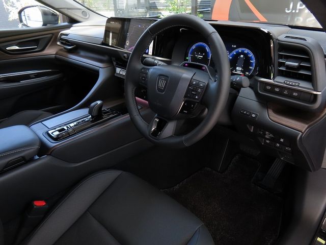 CROWN sedan hybrid