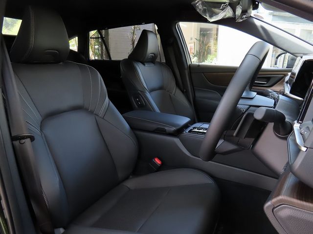 CROWN sedan hybrid