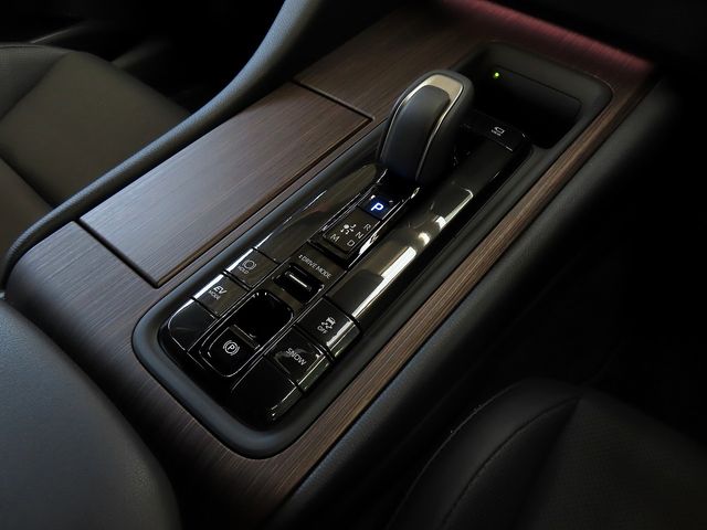 CROWN sedan hybrid