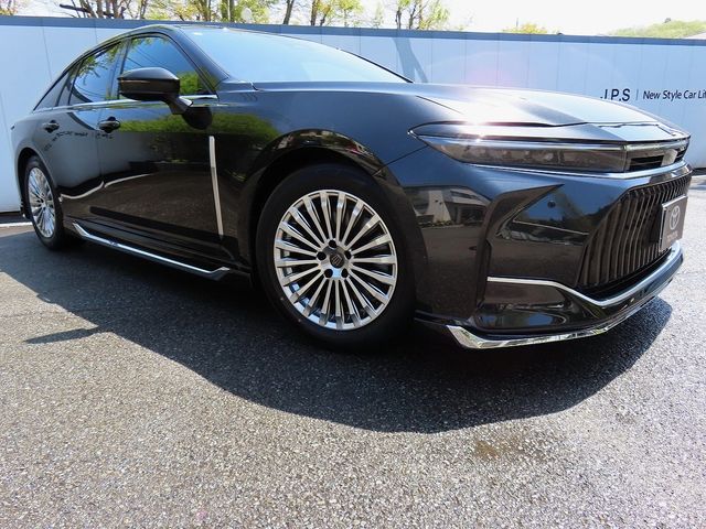 CROWN sedan hybrid