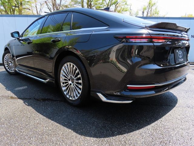 CROWN sedan hybrid