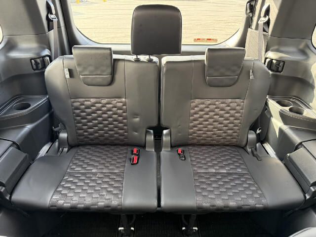 VOXY HYBRID 4WD