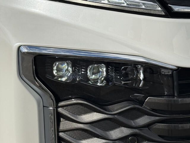 VOXY HYBRID 4WD