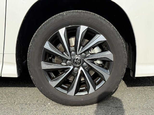 VOXY HYBRID 4WD