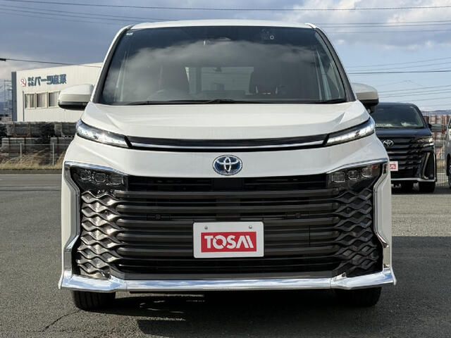 VOXY HYBRID 4WD