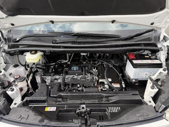 VOXY HYBRID 4WD