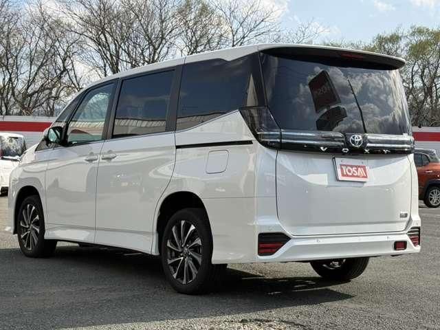 VOXY HYBRID 4WD