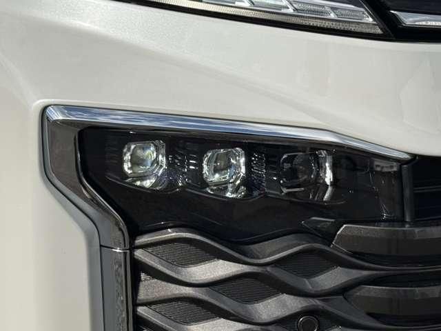 VOXY HYBRID 4WD