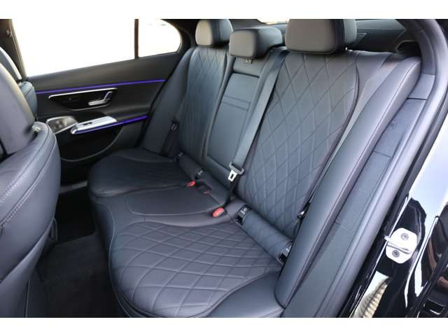 MERCEDES BENZ E-Class sedan