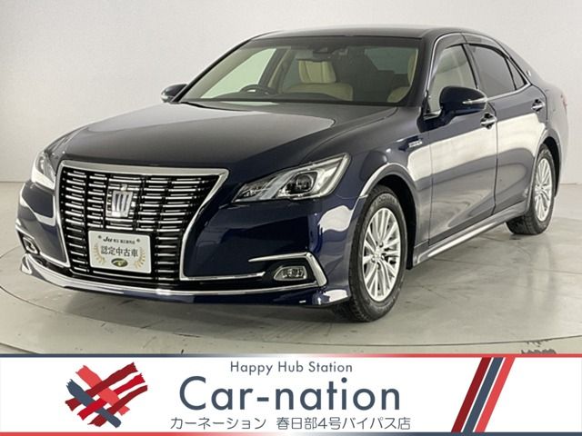 CROWN sedan hybrid