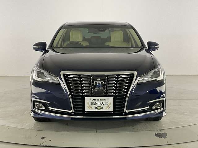 CROWN sedan hybrid