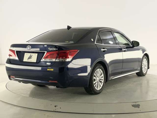CROWN sedan hybrid