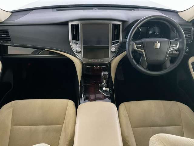 CROWN sedan hybrid