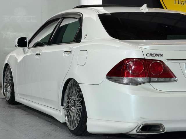 CROWN sedan