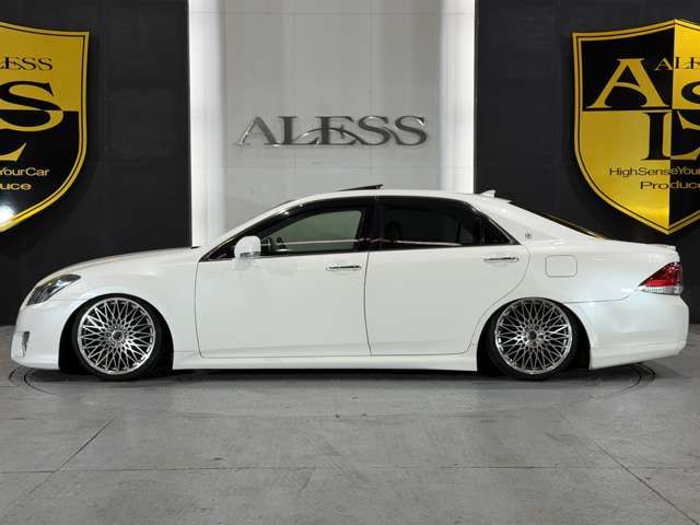 CROWN sedan