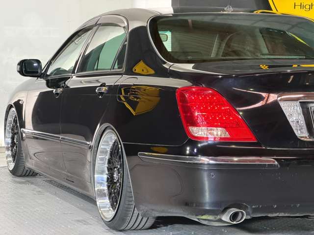 CROWN MAJESTA