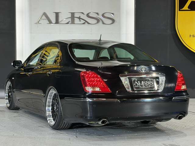 CROWN MAJESTA