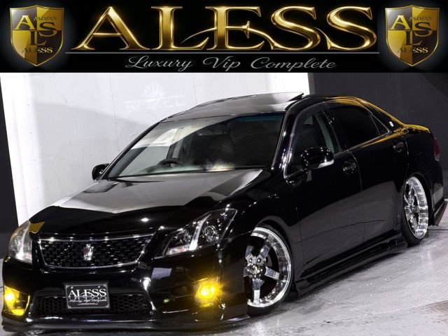 CROWN sedan
