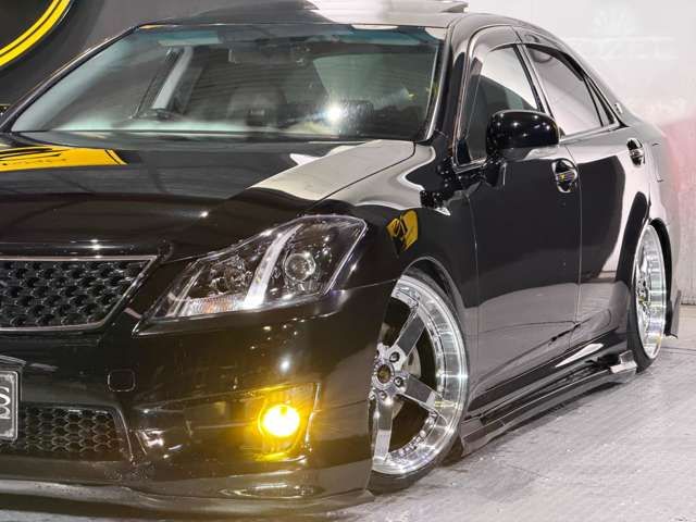 CROWN sedan