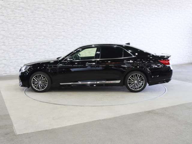 CROWN sedan